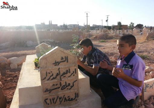 حلب عيد بلا ماء وكهرباء … وفي المقابر اطفالها يزورون الآباء