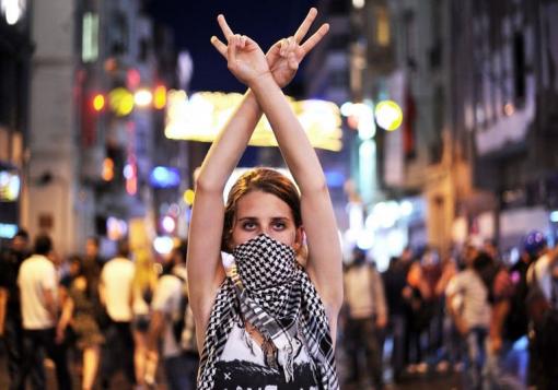دعوات لناشطين للتظاهر غدا ضد دولة الاسلام والعراق بسس تقييد حربة التعبير