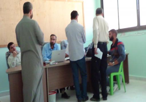 المحكمة الشرعية في دارة عزة … محكمة جمعت الغالبية من الفصائل
