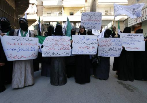نساء حلب يطالبون الثوار بالوحدة و التكاتف في اعتصام لهن اليوم