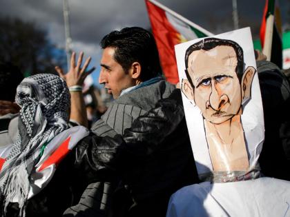 الأسد يجبر موظفي المرافق والخدمات للقتال في صفوف ميليشياته