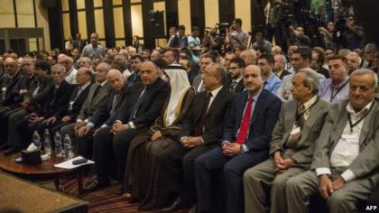 السعودية تدعو عدداً من الشخصيات الثورية لحضور اجتماعات الرياض