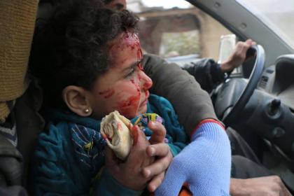 قصف جوي عنيف على الغوطة ومجزرة مروعة في دوما