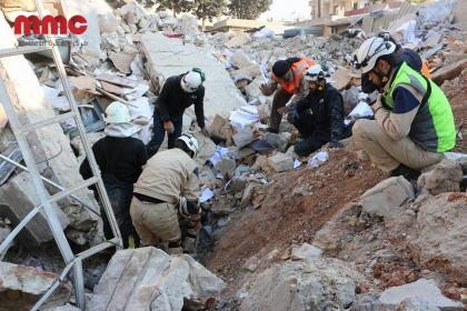 المقاتلات الروسية تقصف قلب مدينة إدلب وتقتل أكثر من خمسين مدنياً
