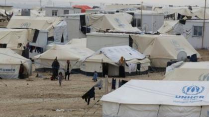 قوات الأسد تستهدف مخيمات المهجرين شمال اللاذقية