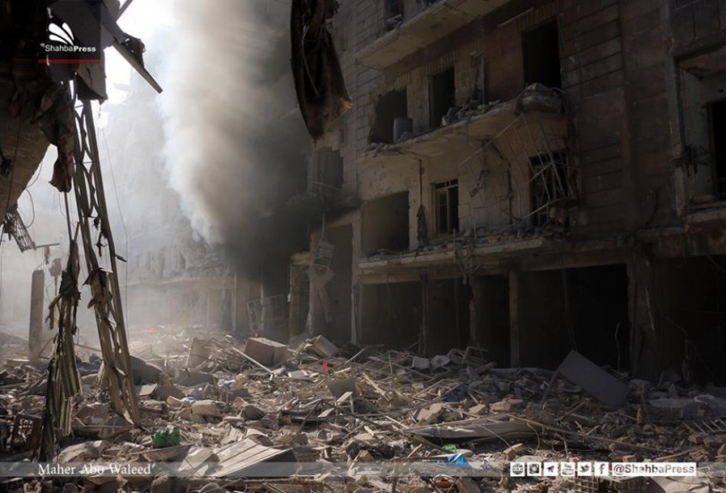 قصف جوي ومدفعي متواصل على ضواحي حلب وانهيار مبنى في الباب