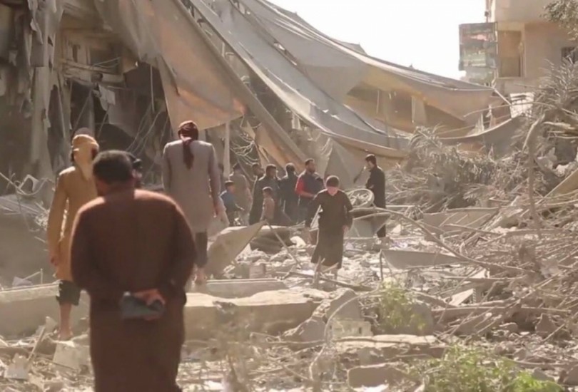 قصف عنيف على الرقة وعشرات الشهداء من المدنيين