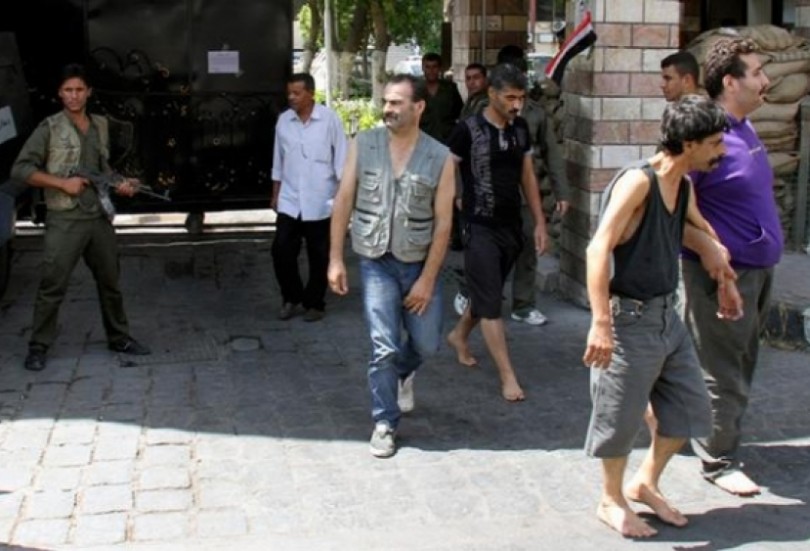 دفعة جديدة من المعتقلين تخرج من سجون الأسد