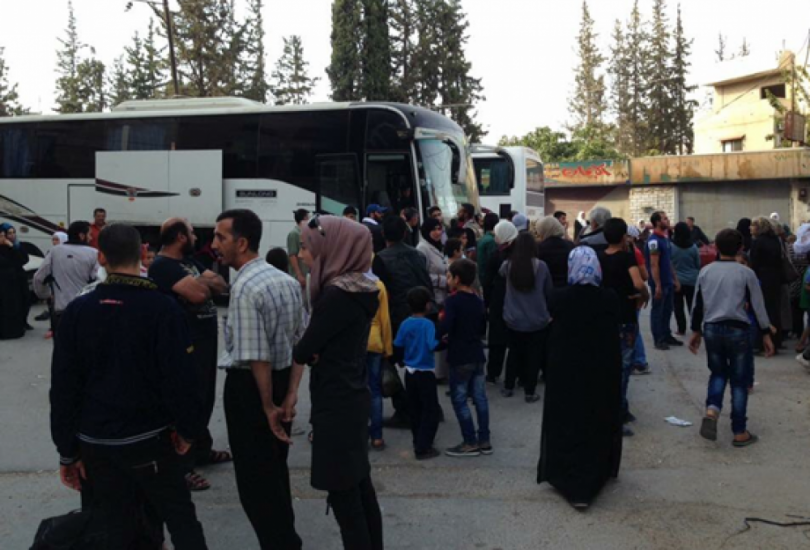 قوات الاسد تهجّر سكان الهامة وقدسيا بريف دمشق نحو ادلب