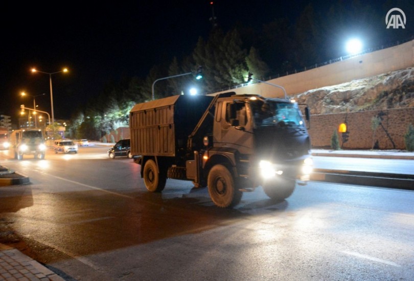 تركيا تواصل إرسال تعزيزات عسكرية إلى حدودها مع سوريا