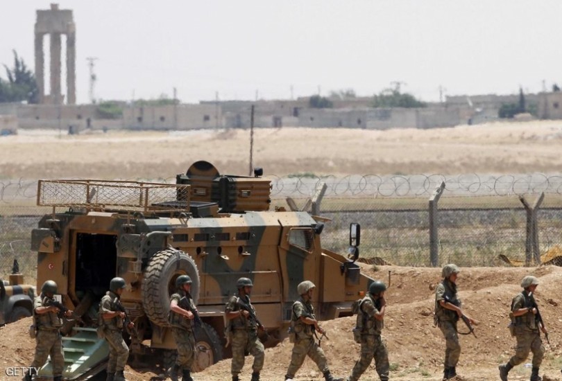 تركيا تدفع بتعزيزات عسكرية جديدة إلى حدودها مع سوريا