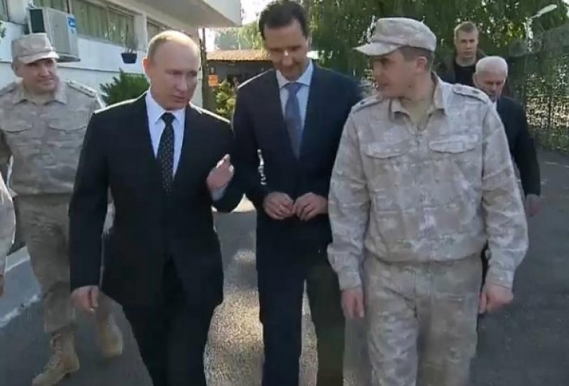 بوتين في حميميم وقرار بسحب قواته من سوريا