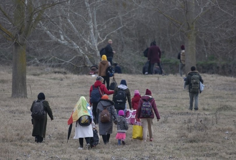 تواصل معاناة اللاجئين على الحدود التركية اليونانية