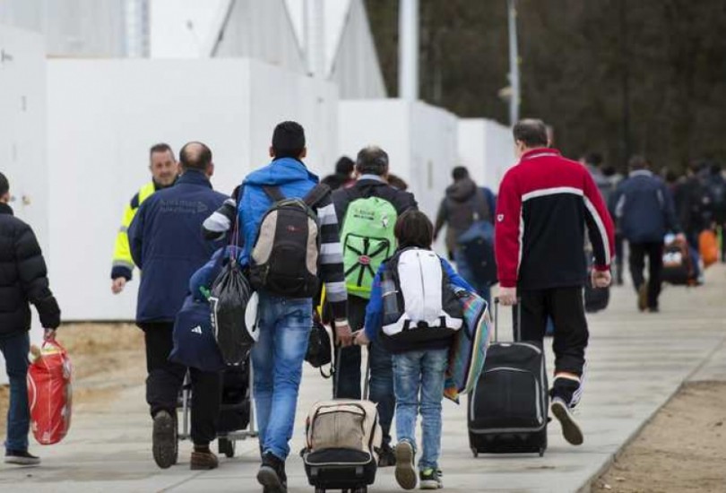 آلاف من اللاجئين بينهم سوريين معرضين للطرد من هولندا