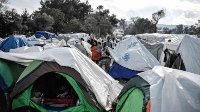 صورة خليفة ميركل المحتمل يعارض قبول لاجئين من مخيمات اليونان والبوسنة