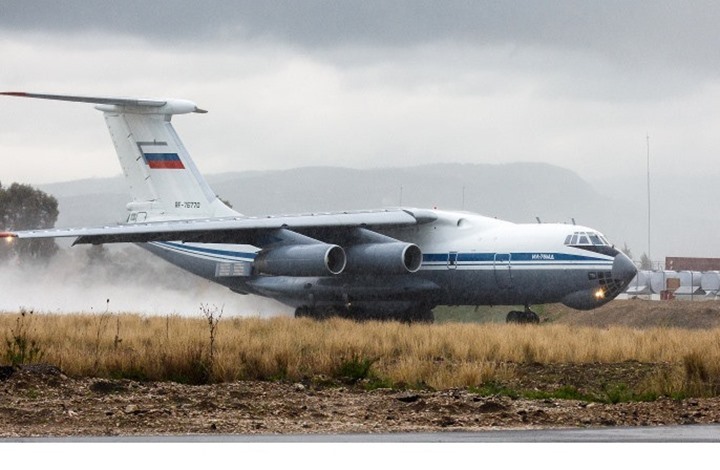 طائرة عسكرية روسية تصل ليبيا قادمة من سوريا