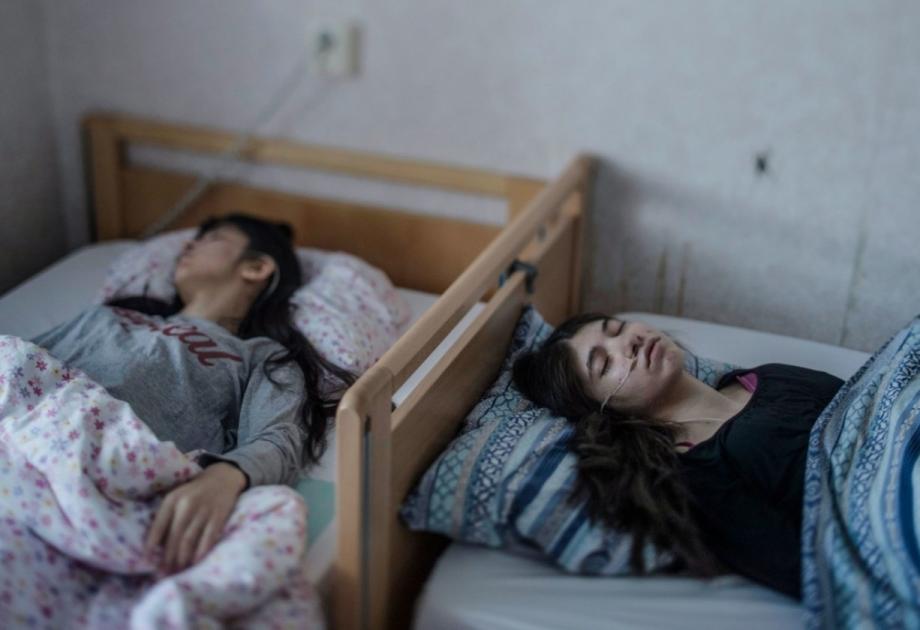 مرض غريب يصيب عشرات الأطفال السوريين في السويد