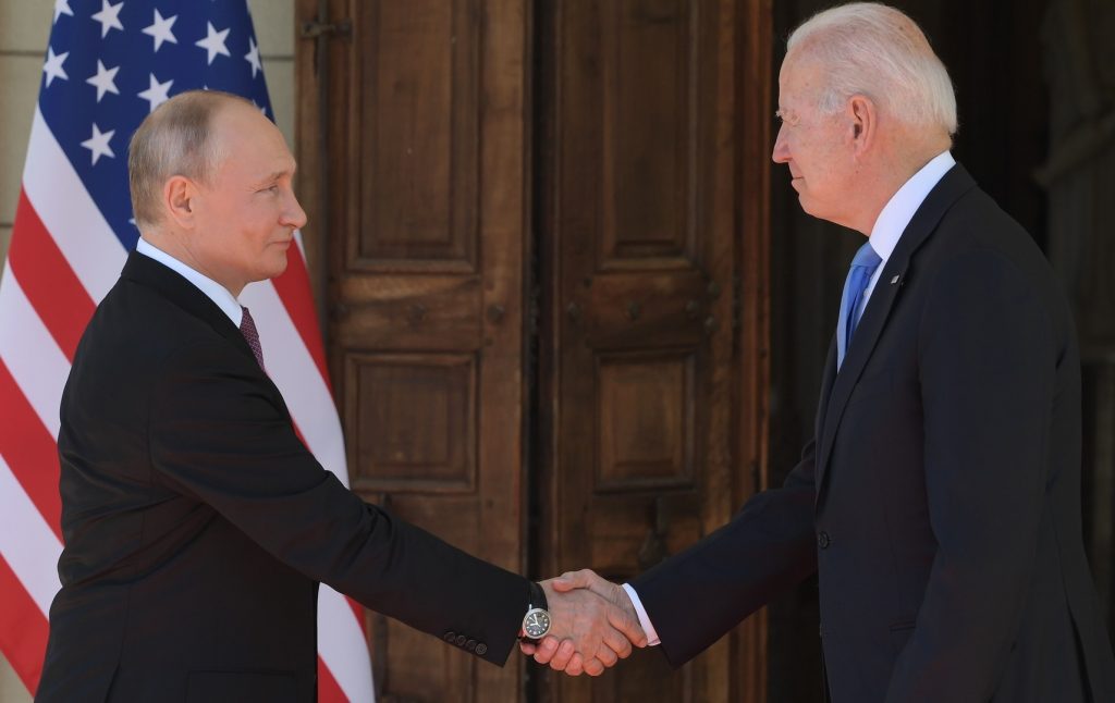من بينها إعادة الإعمار.. دبلوماسي يكشف تفاصيل مباحثات أمريكية روسـ.ـية بشأن سوريا
