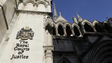 صورة محكمة بريطانية تقضي لشاب سوري بتعويض قدره 137 ألف دولار