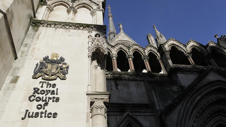 محكمة بريطانية تقضي لشاب سوري بتعويض قدره 137 ألف دولار