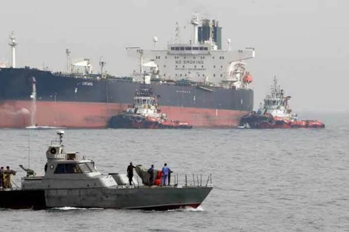خمس ناقلات نفط روسية وإيرانية تصل ميناء بانياس
