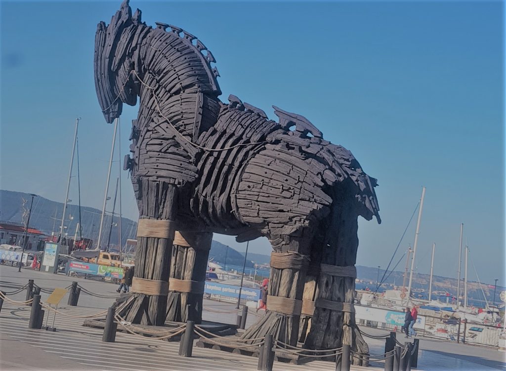 علماء يعثرون على هيكل خشبي يتوقع أنه لحصان طروادة الأسطوري