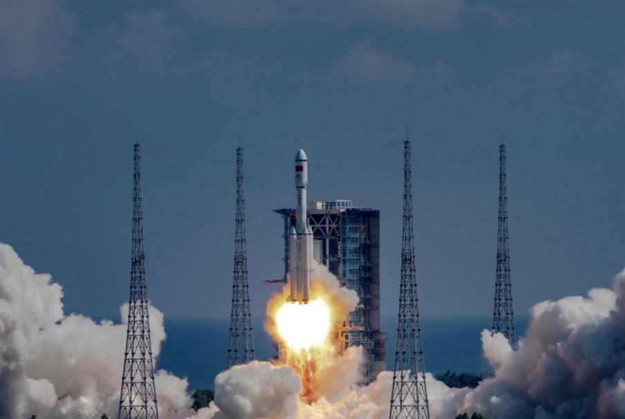 الصين تطلق صاروخاً في 2028 يمكنه إرسال مركبة مأهولة إلى القمر