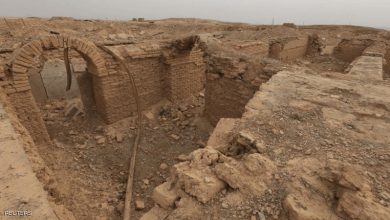 صورة علماء يكتشفون معاصر وجداريات آشورية في العراق عمرها 2700 عام