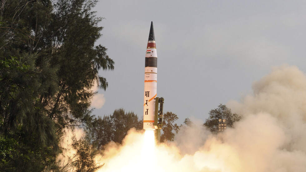 الهند تختبر صاروخاً باليستياً أسرع من الصوت