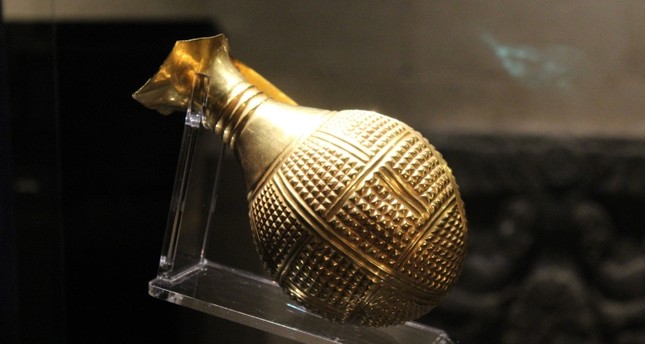 تركيا تستعيد إبريق ذهبي أثري عمره 4250 عام 645x344-4250-1635339985663