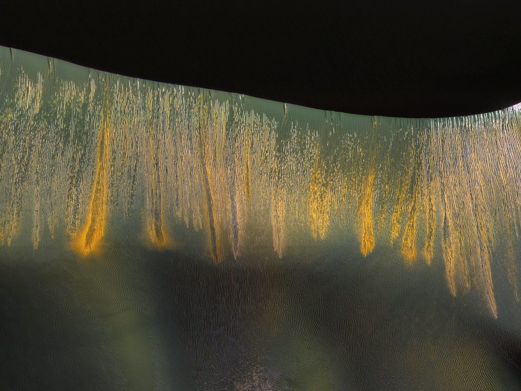 ناسا تلتقط صورة مثيرة لتآكل كثبان رملية على المريخ