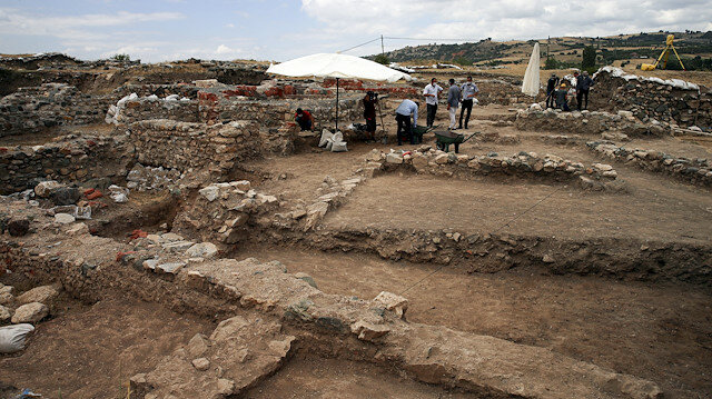 علماء آثار يعثرون على سيف يعود لفترة الإمبراطورية الرومانية