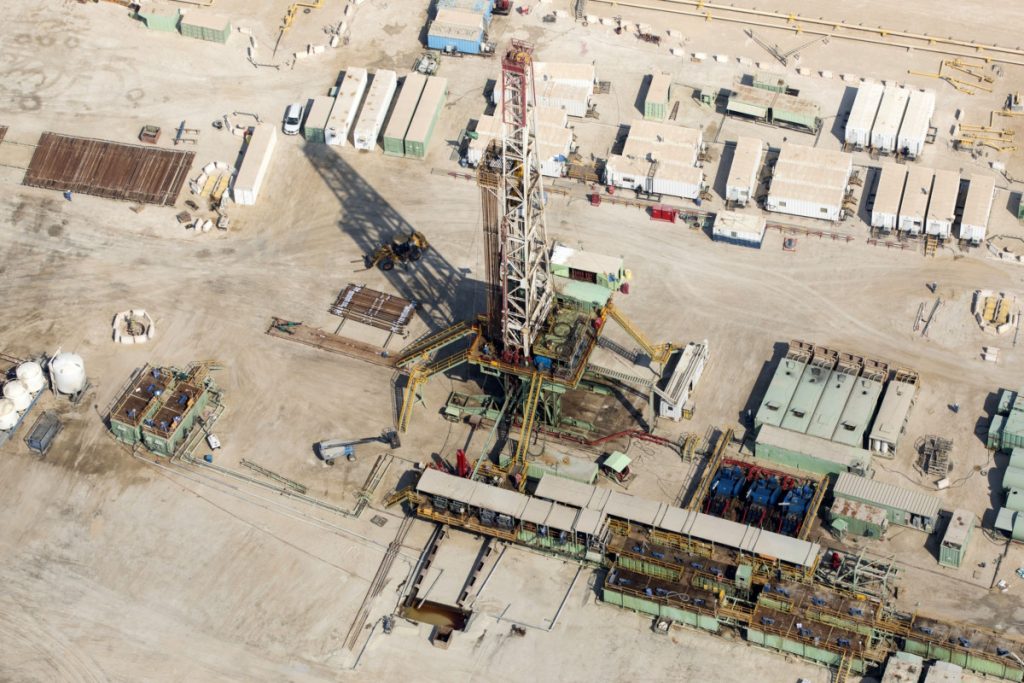النفط يرتفع بعد قرار السعودية زيادة سعر بيع الخام لآسيا