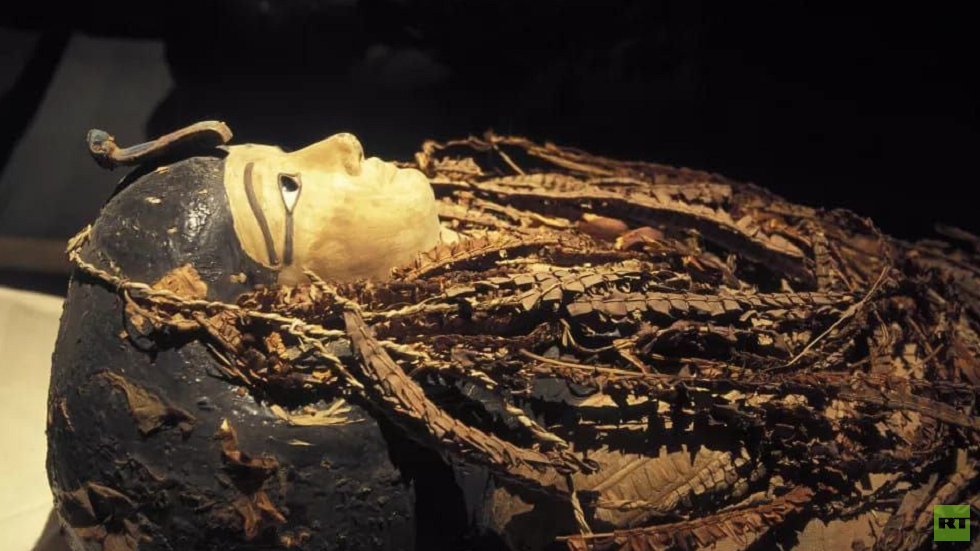 للمرة الأولى.. علماء آثار يكشفون أسرار مومياء الفرعون المصري “أمنحتب الأول”