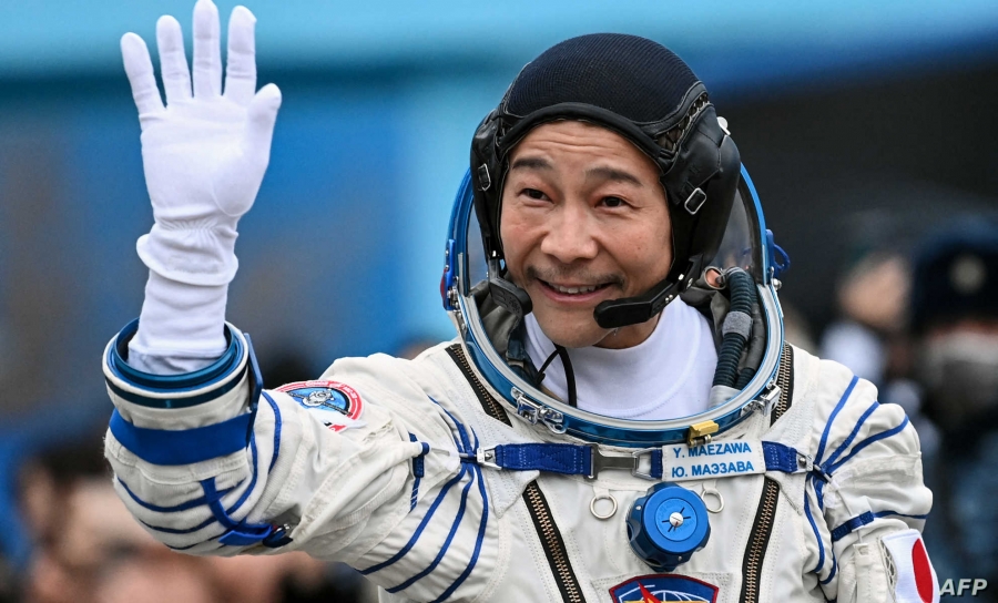 بعد أن عاد من الفضاء.. ملياردير ياباني يروي شعوره بعيداً عن الأرض