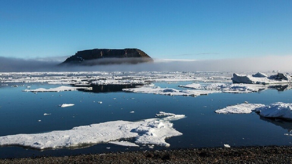 القطب الشمالي فقد ثلث الجليد.. درجات الحرارة في القطبين تحطم أرقاما قياسية