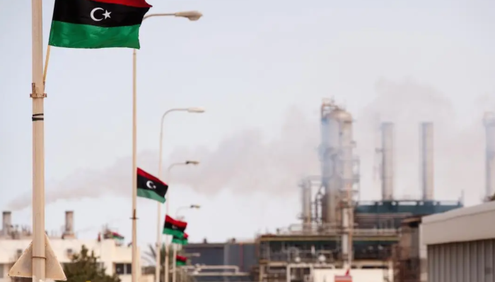 ليبيا تخسر نصف إنتاجها من النفط بسبب الإنقسام السياسي