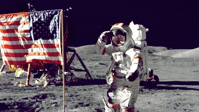 لماذا يرغب الأميركيون في العودة إلى القمر؟