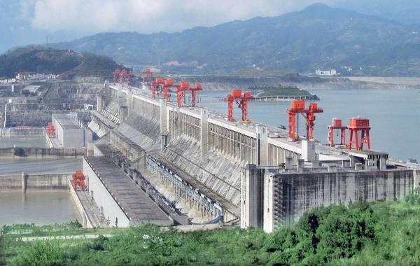 الصين تبني أكبر محطة للطاقة الكهرومائية في العالم