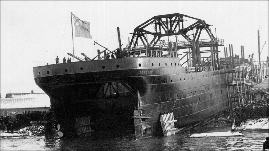 روسيا ترسل سفينة عمرها 110 أعوام لانتشال “موسكفا” من قاع البحر الأسود