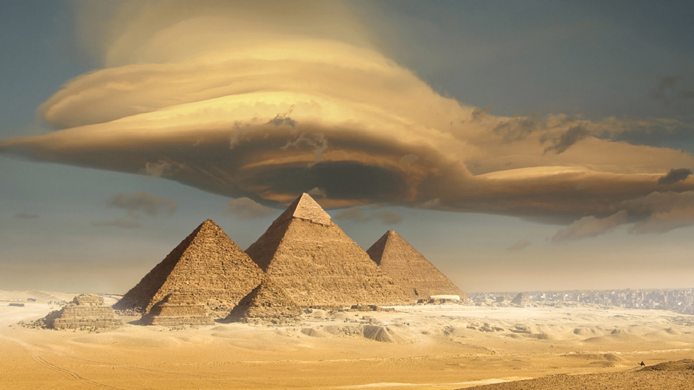 ماذا يخبئ فراعنة مصر القديمة داخل الأهرامات؟