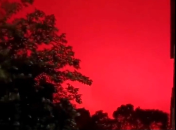السماء الحمراء في الصين.. أسباب الظاهرة التي أثارت الذعر