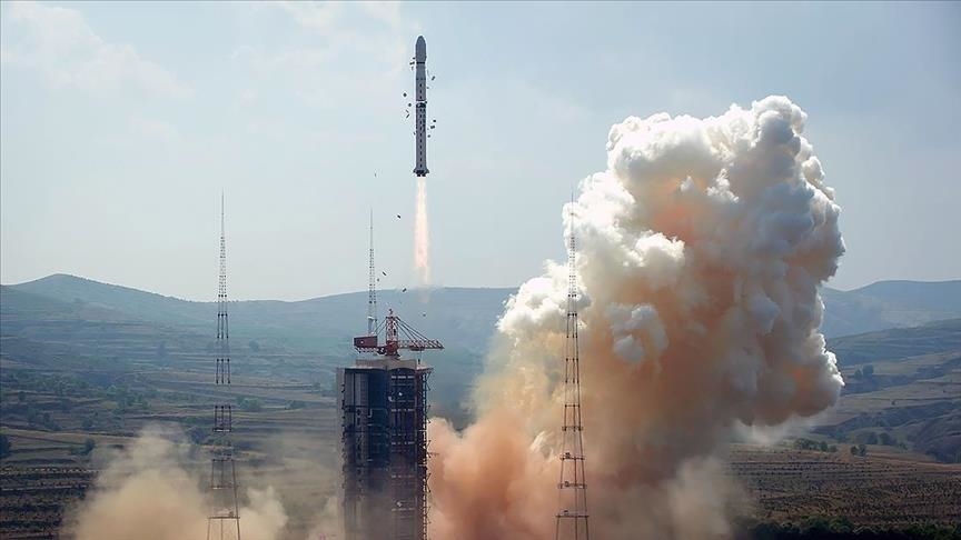 على متن صاروخ ثنائي الأبعاد.. الصين تطلق 8 أقمار اصطناعية