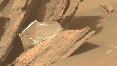 صورة ناسا تكشف طبيعة “الجسم المعدني اللامع” على سطح المريخ