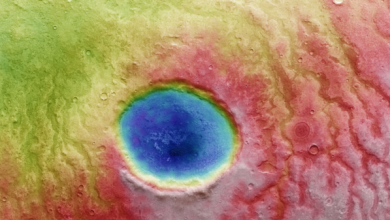 صورة فوهة بركان “تشبه العين” على سطح المريخ..  ما قصتها؟