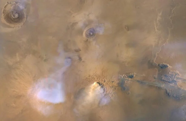 عاصفة ترابية مريخية عام 2010 التقطها مصور المريخ التابع لناسا