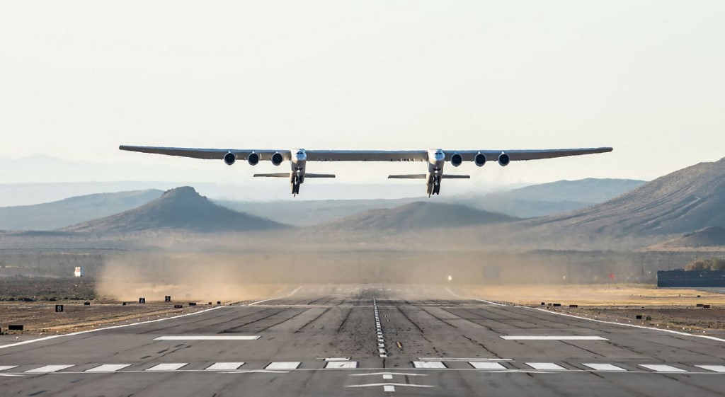 لم تبلغه طائرة من قبل.. أكبر طائرة في العالم تحلق إلى ارتفاع قياسي (فيديو)