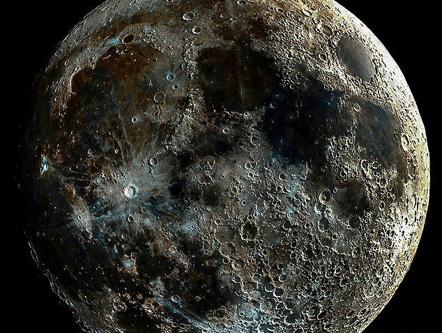 حفر القمر “الغريبة” قد تحتوي على درجات حرارة مناسبة للعيش فيها