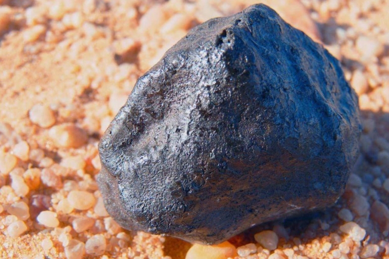 الصورة 5: بكسهير/ حجر "هوبا" النيزكي الموجود في ناميبيا يعد أكبر حجر نيزكي معروف إلى حد الآن / استخدام متاح مع ذكر المصدر