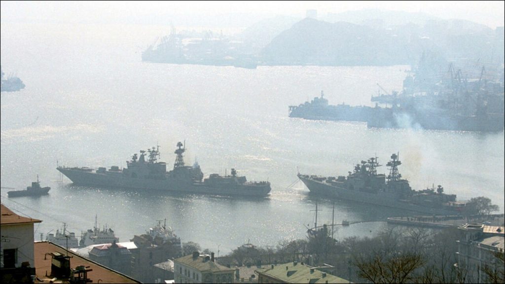 سفن عسكرية روسية وصينية تقترب على مسافة 40 كلم من الساحل الأمريكي